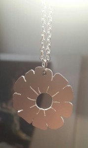 N34 PENDANT Metal - Cutout Flower   